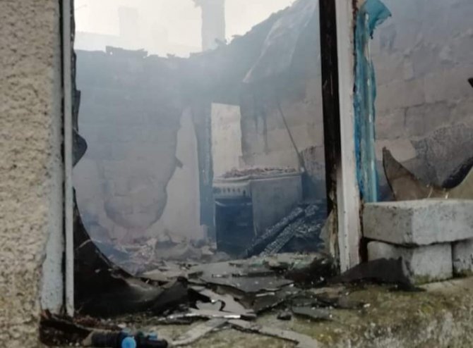 Alev Alev Yanan Ev Kullanılamaz Hale Geldi