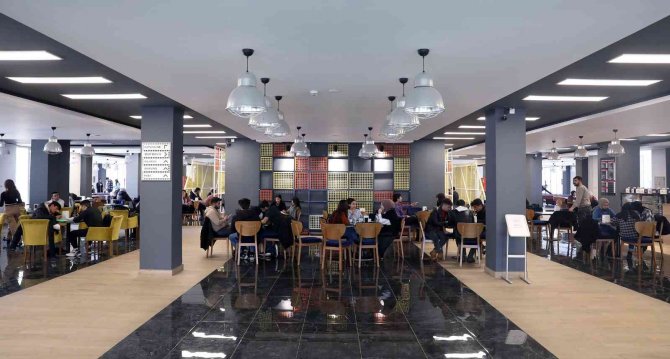 Yenilenen Öğrenci Merkezine Yoğun İlgi