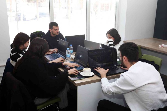 Yenilenen Öğrenci Merkezine Yoğun İlgi