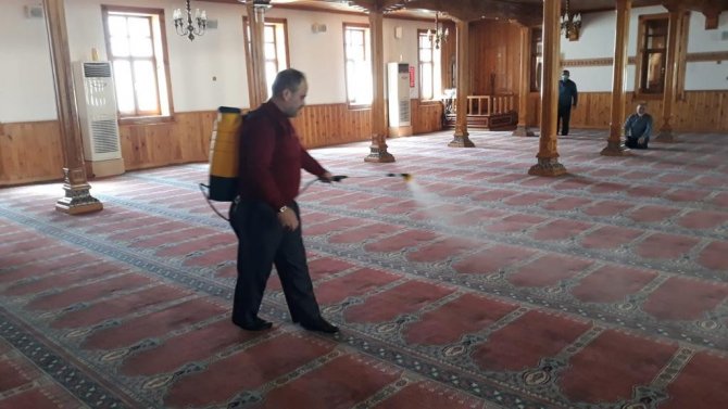 Alaplı’da Camiler Gül Suyu İle Yıkandı