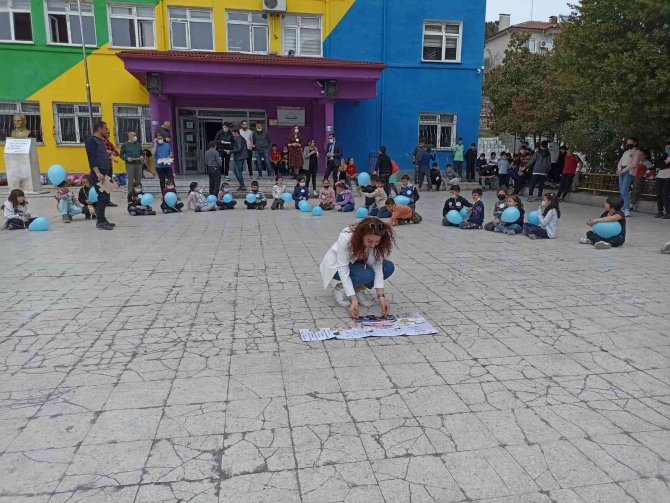 Otizme Dikkat Çektiler