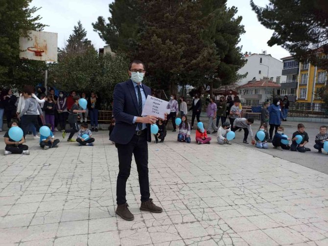 Otizme Dikkat Çektiler