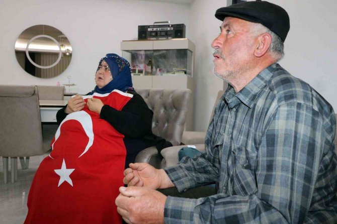 Rıza Kayaalp’in Ailesi Ve Vatandaşlar Şampiyonluk Maçını Heyecanla İzledi