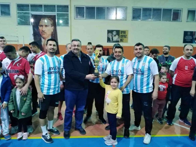 Kırkağaç’ta Voleybol Turnuvası Büyük Heyecana Sahne Oldu
