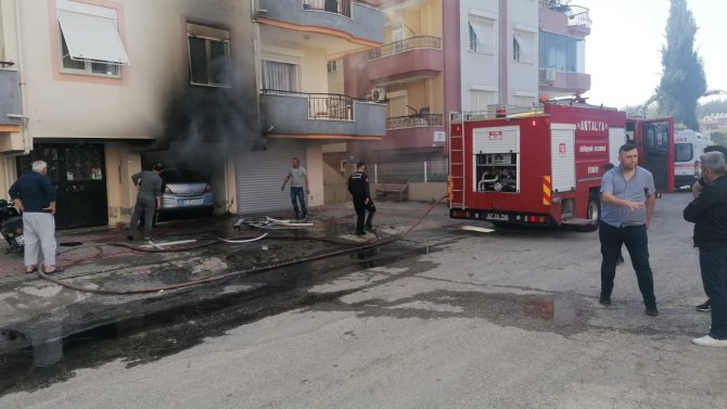 Bina Altında Kapalı Garajda Park Halindeyken Yanan Araç Paniğe Sebep Oldu