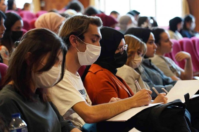 Türkiye’de Aile Değerleri Paneli Gerçekleştirildi