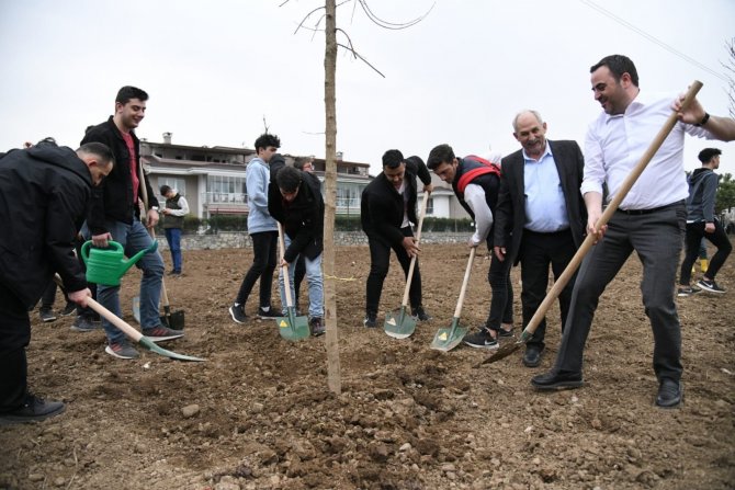 Başkan Özlü Öğrencilerle Birlikte Fidan Dikti