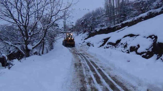 Nisan Ayında Batman’da Kar Temizleme Çalışmaları Devam Ediyor