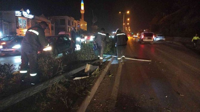 Aydınlatma Direğini Devirerek Durabildi
