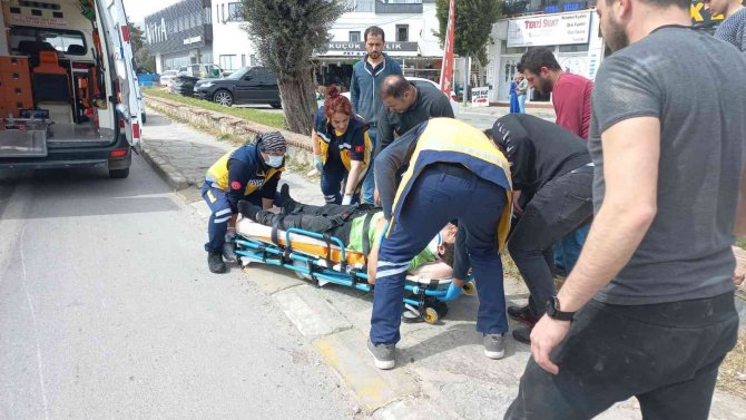 Bodrum’daki Trafik Kazasında Motokurye Yaralandı