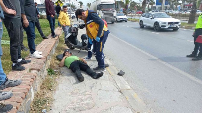 Bodrum’daki Trafik Kazasında Motokurye Yaralandı