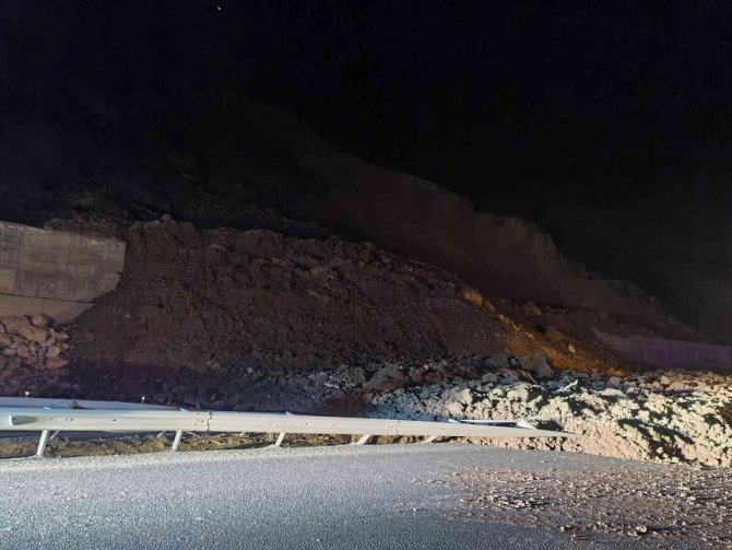 Bolu-mengen Yolu Heyelan Sebebiyle Kapandı