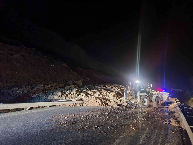 Bolu-mengen Yolu Heyelan Sebebiyle Kapandı