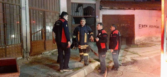 Metruk Binada Çıkan Yangın Mahalleliyi Korkuttu