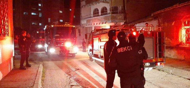 Metruk Binada Çıkan Yangın Mahalleliyi Korkuttu