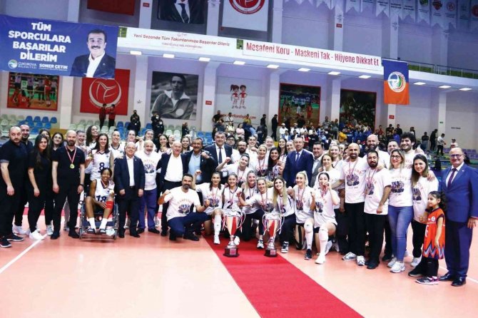 Kadınlar Voleybol 1. Ligi Play-off: Çukurova Belediyesi Spor Külübü: 3 - Karşıyaka Spor Kulübü: 0