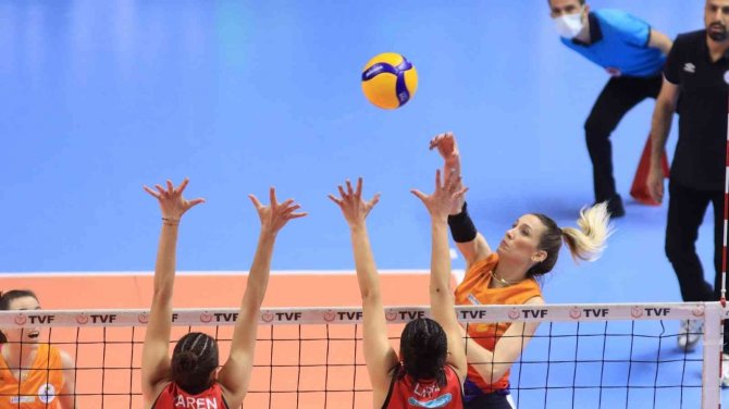 Çukurova Belediyespor, Karşıyaka’yı 3-0 Yendi