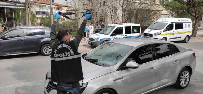 Yola İlk Adımını Attığı Esnada Otomobilin Çarptığı Eczaneci Ağır Yaralandı