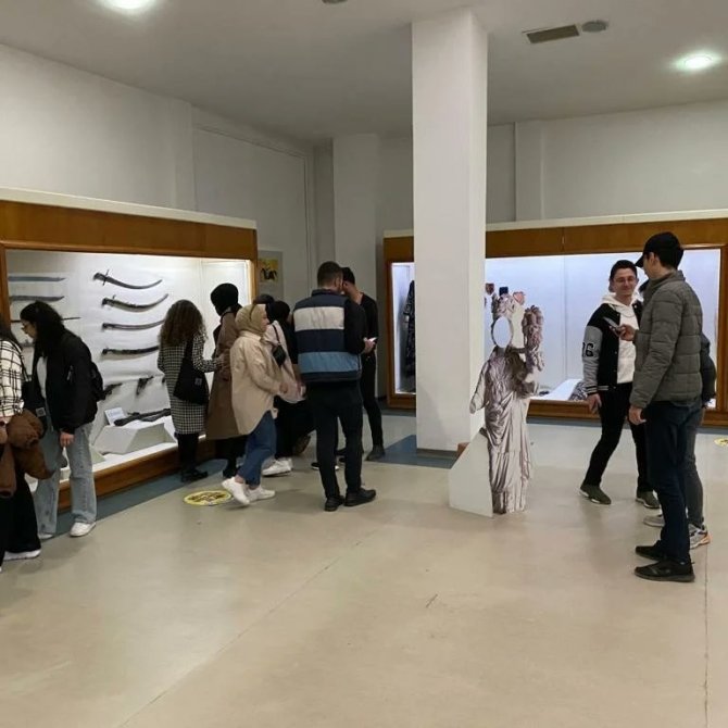 Gençler Konuralp’in Tarihini Öğreniyor