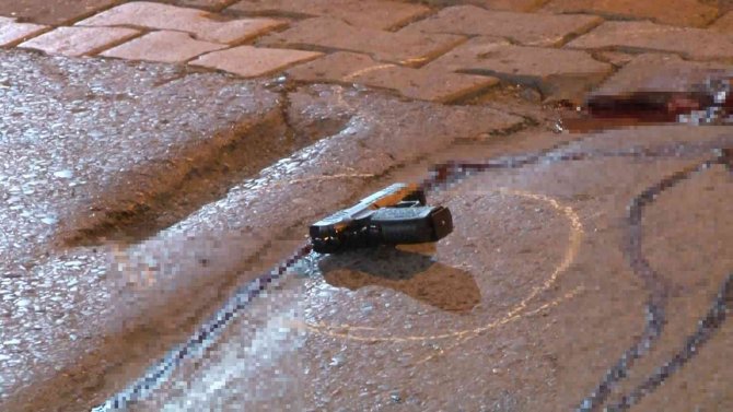 Takip Ettiği Kadını Silahla Öldürdü, Ardından Kendi Kafasına Sıktı