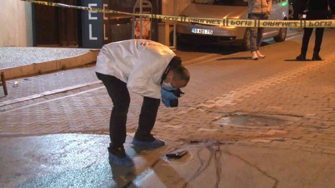 Takip Ettiği Kadını Silahla Öldürdü, Ardından Kendi Kafasına Sıktı