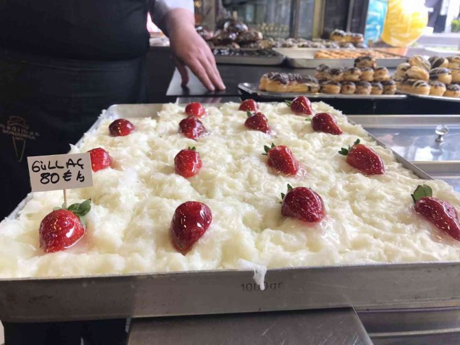 Ramazan Ayının Vazgeçilmezi Güllaç Tezgâhtaki Yerini Aldı