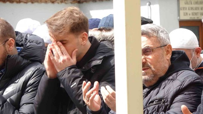Kerem Aktürkoğlu, Babaannesini Son Yolculuğuna Uğurladı