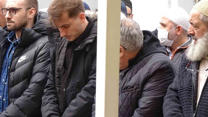 Kerem Aktürkoğlu, Babaannesini Son Yolculuğuna Uğurladı