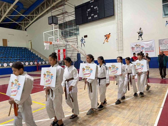 Hakkari’de Judo Grup Müsabakaları Başladı