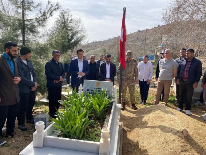 Şehit Güvenlik Korucusu Kabri Başında Anıldı