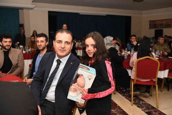 Vali Akbıyık, Şehit Aileleri İle Bir Araya Geldi