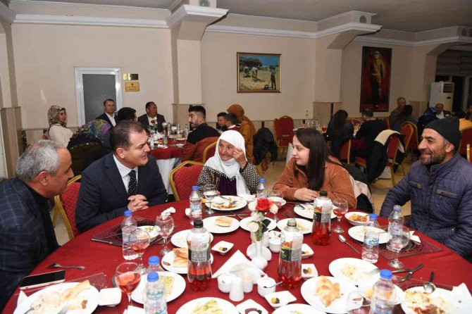 Vali Akbıyık, Şehit Aileleri İle Bir Araya Geldi