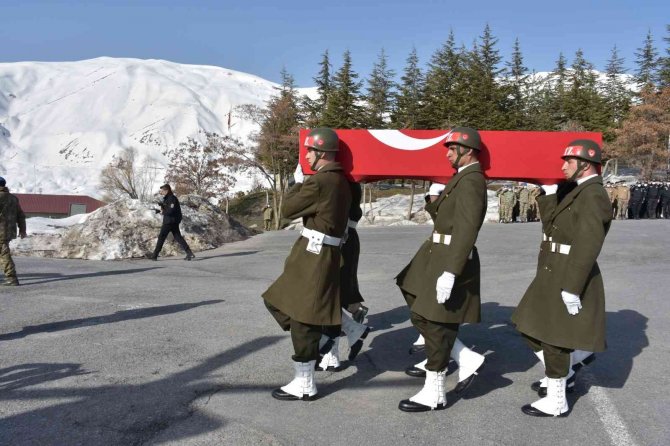 Hakkari’de Şehit Asteğmen İçin Tören Düzenlendi
