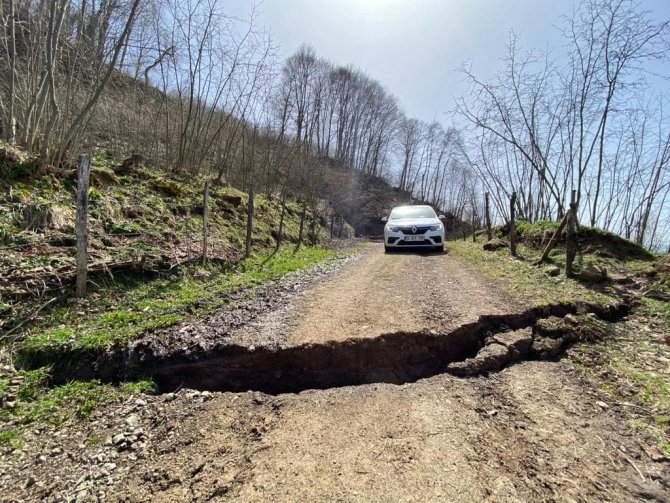 Ordu’da Heyelan Nedeniyle 3 Ev, Bir Cami Lojmanı Hasar Gördü