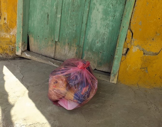 Hayırseverlerin Yardımlarını İhtiyaç Sahiplerine Ulaştırıyor