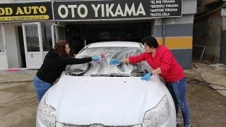 Kadın Girişimciler Seyyar Satıcılığı Bırakıp Oto Yıkama Açtılar