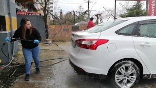 Kadın Girişimciler Seyyar Satıcılığı Bırakıp Oto Yıkama Açtılar