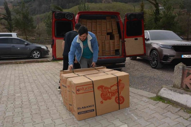 Çocukluk Hayallerini Çocuklarla Gerçekleştirdi