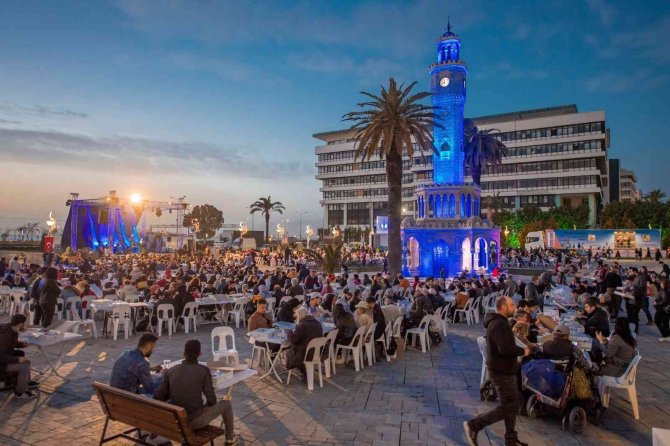 İ̇zmir Sofrası Kuruldu