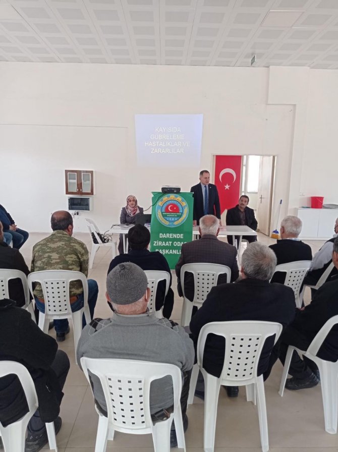 Tarımda Gübreleme Ve Zararlılar İle Mücadelede Çiftçilere Bilgi Verildi