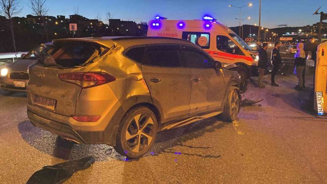 Ümraniye’de Şile Otoyolunda Kaza: 2 Yaralı
