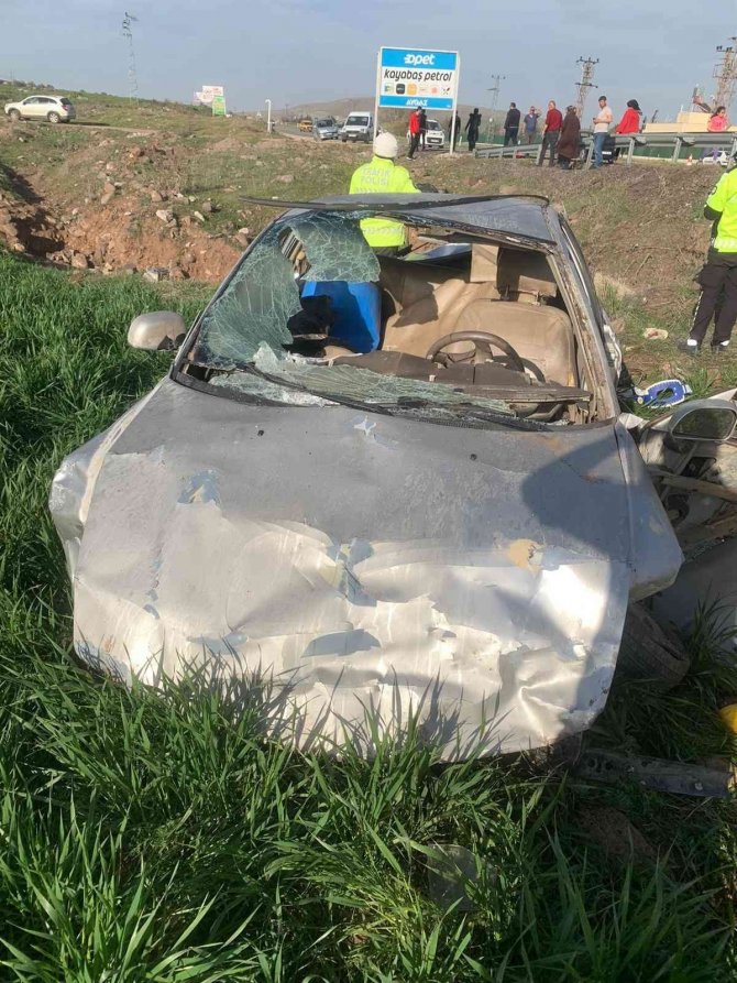 Kilis’te Otomobil Şarampole Uçtu: 3 Ağır Yaralı
