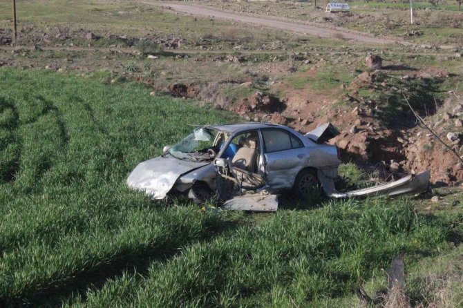 Kilis’te Otomobil Şarampole Uçtu: 3 Ağır Yaralı