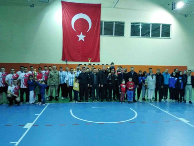 Kırkağaç’ta Voleybol Turnuvası Büyük Heyecana Sahne Oldu