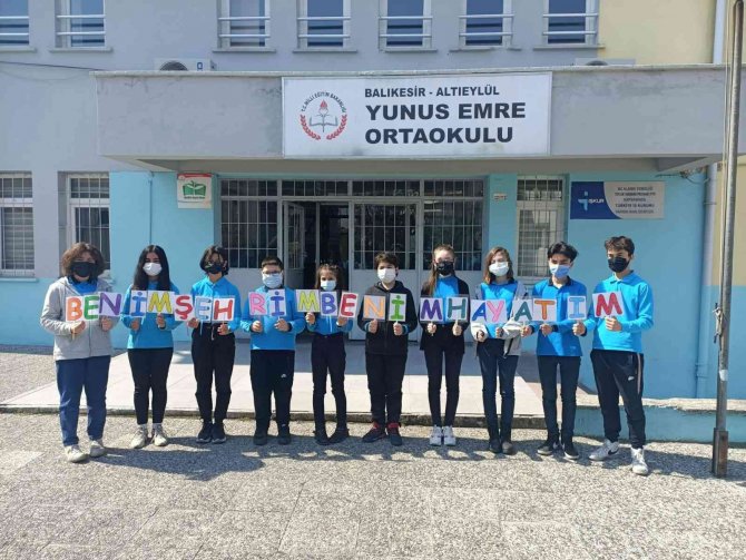 Mikrofon Balıkesirli Öğrenci Çocuklarda