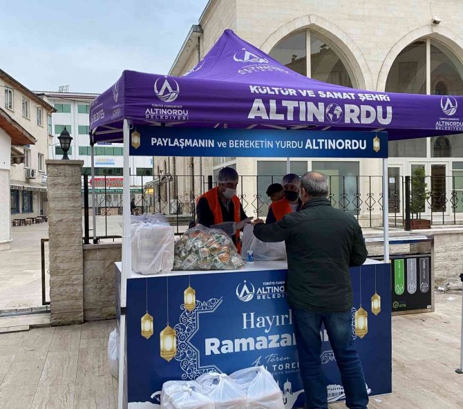 Altınordu’da Günlük 10 Bin Kişiye Sıcak Yemek İkram Edilecek