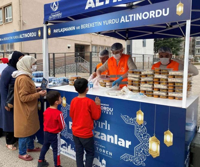 Altınordu’da Günlük 10 Bin Kişiye Sıcak Yemek İkram Edilecek