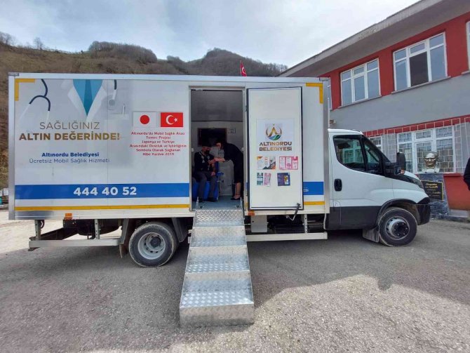 Mobil Sağlık Aracı, Vatandaşların Kapısında Hizmet Veriyor
