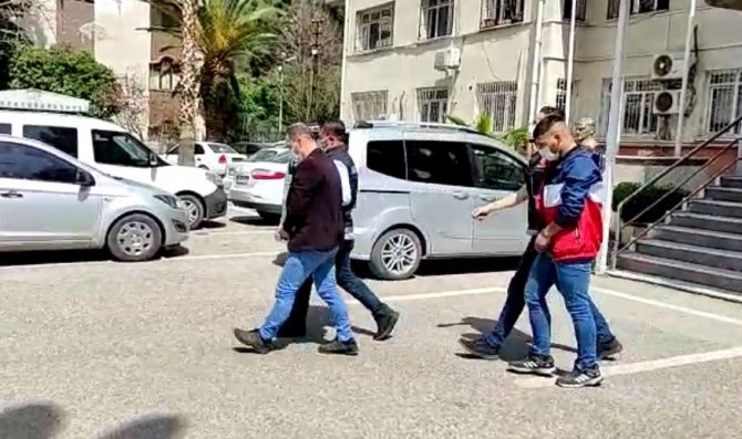 Salamura Asma Yaprağı Bidonunda Uyuşturucu Sevkiyatına 2 Tutuklama