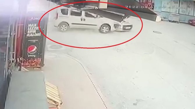 Samsun’da 5 Kişinin Yaralandığı Kaza Güvenlik Kamerasında